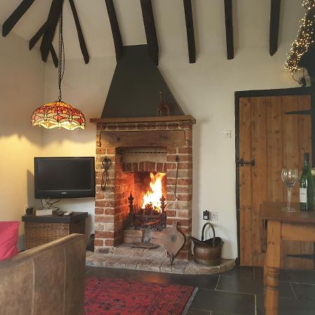 Delightful Cottage On The River Adur Close To Brighton & The Downs No Dogs SorryUpper Beeding エクステリア 写真