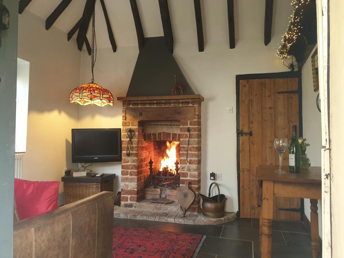Delightful Cottage On The River Adur Close To Brighton & The Downs No Dogs SorryUpper Beeding エクステリア 写真