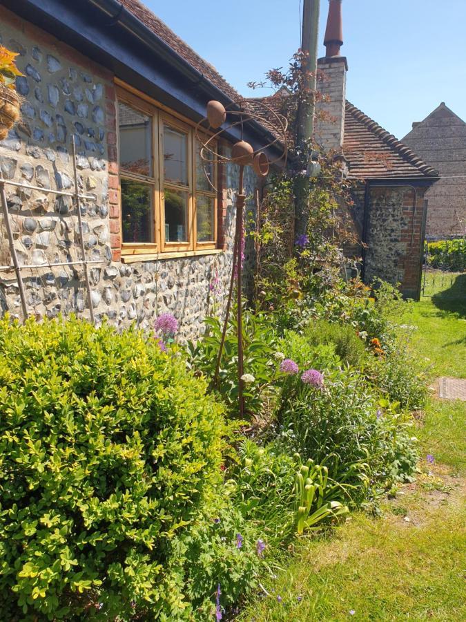 Delightful Cottage On The River Adur Close To Brighton & The Downs No Dogs SorryUpper Beeding エクステリア 写真
