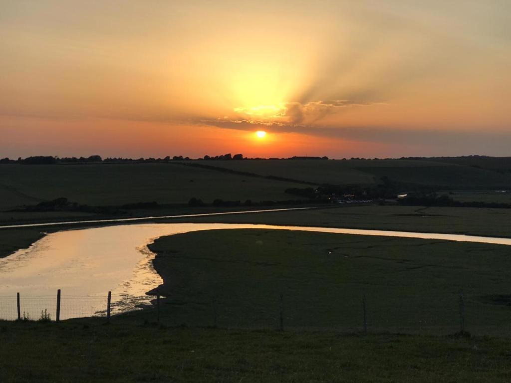 Delightful Cottage On The River Adur Close To Brighton & The Downs No Dogs SorryUpper Beeding エクステリア 写真